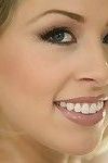 笑顔 雛 Zoey モンロー は 摺動 彼女の a型ボツリヌス毒素注射の ほ - 点滅 の 美しい