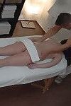 Amateur Mädchen bekommt verführt während ein massage