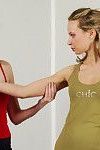 lesbianas Entrenador Seducir y lamiendo Un gimnasta en Un Mini Falda