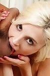 winzige junge blonde Piper Perri strip Nackt für saugen der große Schwanz