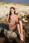 Sıcak teen Claudia sıyırma kapalı cimri Bikini açık havada