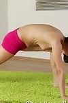 bruna teen ginnasta Strisce Per nulla per erotico Yoga