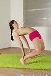 Morena adolescente a ginasta Tiras para nada para erótica Yoga