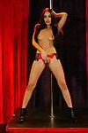 驚きの 愛 striptease ダンサー ゆっくりと 滑り off 彼女の セクシー ランジェリー