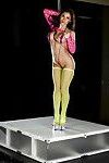 latina strip Tänzerin ALEKSA Nicole demonstrieren Ihr Kiefer Fallen sexy Kurven