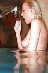 Blondynka euro gwiazda porno biorąc hardcore Walenie podwodny w pływanie basen