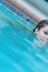 Ashley pływanie nagie