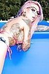 Tattooed bikini clad Sydnee Vicious in glasses spreading ass by the pool