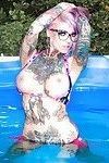 tatuaże Bikini ubrany Sidney Błędne w okulary dystrybucja zad :W: w basen