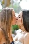 due sexy lesbiche ragazzi godere di mostrando off loro orgasmica castori