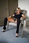 leeftijd huisvrouw Sandra Otterson poseren in over De knie sokken voor Babe Foto ' s