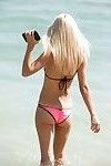 Bãi biển kẻ hay rình mò, gián điệp ướt Tóc vàng Babe Uma jolie xí chỗ rồi và cô ấy Phat Đít trong bikini
