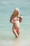 Bãi biển kẻ hay rình mò, gián điệp ướt Tóc vàng Babe Uma jolie xí chỗ rồi và cô ấy Phat Đít trong bikini