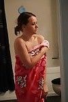Alisa ฟอร์ด นี่ undressing ใน เธอ อ่างอาบน้ำ แล้ว การเล่น กับ boobies