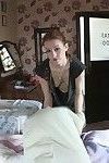voyeur çekim bu Kız Yapma onu Yatak bükme üzerinde gösterilen bölünme downshirt