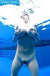euro Babe Valory Irene gioca Con eretto capezzoli e Grande Tette subacquea
