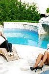 Nikky Thorne ha alcuni bagnato completamente Vestito piscina divertente Con herfriend