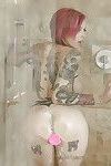 chaud rousse Anna Bell Pics montrant off tatouages et gros seins dans douche
