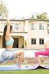 Piper Perri và Jenna Bạc hà thôi tập yoga bạn gái