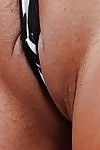 Роговой брюнетка Мега Клитор разоблачение ее Отлично образуется розовый Половые губы
