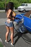 riesige Brüsten Topless 3d Brünette hottie waschen ein Auto