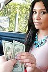 gorąca latina mama Alejandra Leon Miga ogolone Cipa dla Gotówką w Samochód