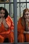 jailbird Shyla Stylez com Grande mamas em um hardcore foda no o chuveiro