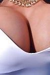 बड़े स्तन काले बाल वाली लैटिन देश की पेशीनगोई करनेवाली स्टेलोन सवारी लंड के दौरान भयंकर चुदाई सेक्स