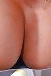बड़े स्तन काले बाल वाली लैटिन देश की पेशीनगोई करनेवाली स्टेलोन सवारी लंड के दौरान भयंकर चुदाई सेक्स