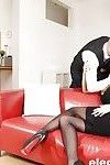 Blondynka kobieta w Wysoka obcasy Ssać duży czarny kogut w międzyrasowy rogacz Scena
