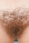纤细 金发女郎 女人 Regina 显示 宽 打开 毛茸茸的 阴道