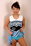 amateur Aziatische solo meisje loodsen Cheerleader uniform naar blote tiny tiener tieten
