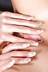 Buxom euro modelo Patty Michova cortes cor-de-rosa buceta depois de despir-se