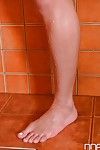 Barefoot Euro chick Inna Sirina wetting nice ass and legs in shower
