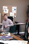 पॉर्न स्टार Kagney Linn Karter अनावरण अच्छा स्तन इससे पहले दे कार्यालय मुखमैथुन