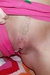 सुनहरे बालों वाली फूहड़ के साथ बड़े titties Aimee दे एक नज़र पर उसके सुंदर शरीर